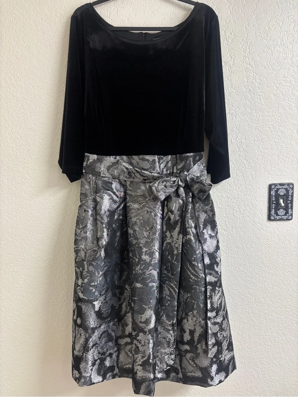Jessica Howard 24W Black Velvet Silver Jacquard Holiday Party Dress